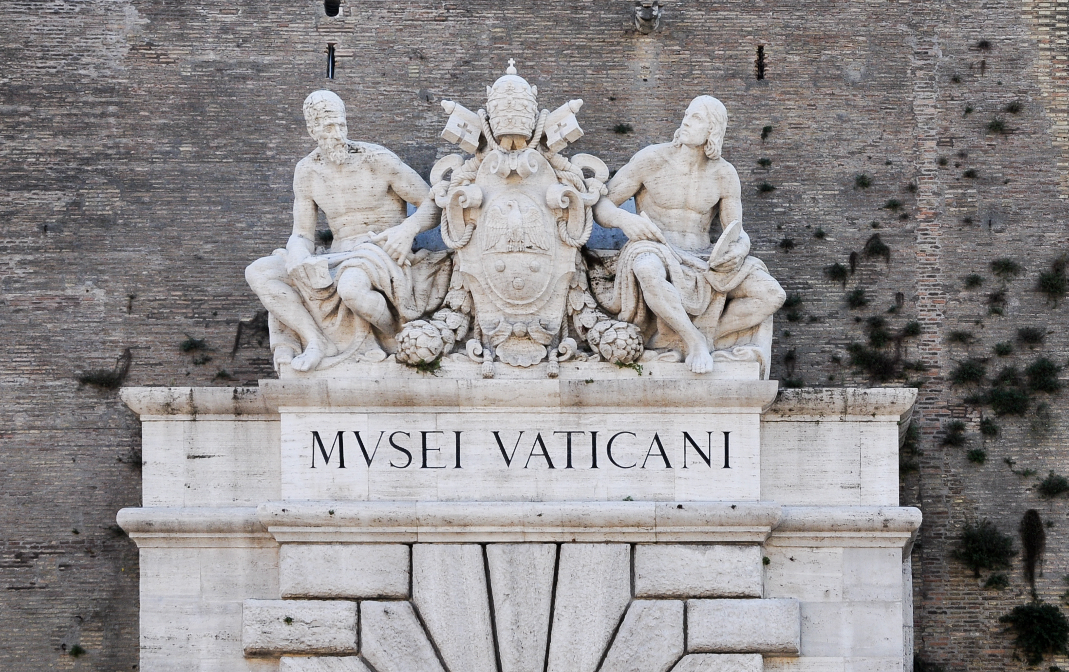 Vatican Museums entrance photographed 2016, not a current queue or ticket inventory
